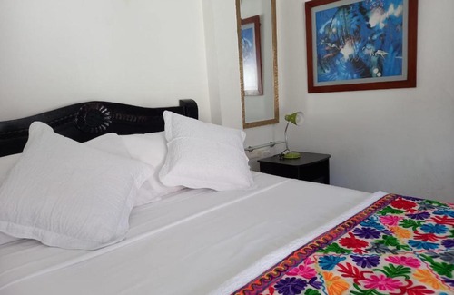Cartagena Walled City Apartment | HPT-SC1 HABITACION DE HOTEL CUADRUPLE CON PISCINA AIRE ACONDICIONADO Y WIFi EN GETSEMANI