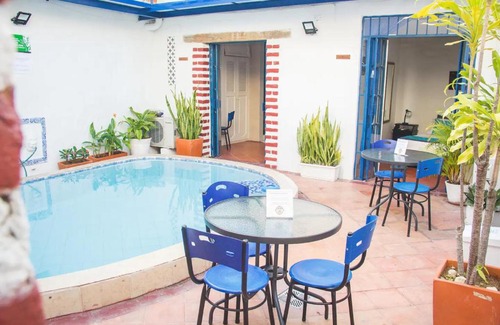 Cartagena Walled City Apartment | HPT-SM1 HABITACION DE HOTEL DOBLE EN GETSEMANI CON PISCINA AIRE ACONDICIONADO Y WIFi
