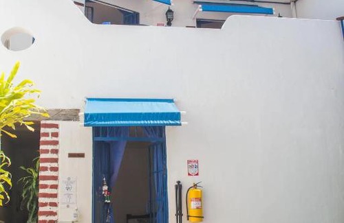 Cartagena Walled City Apartment | HPT-SM1 HABITACION DE HOTEL DOBLE EN GETSEMANI CON PISCINA AIRE ACONDICIONADO Y WIFi
