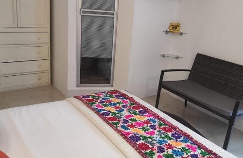 Cartagena Walled City Apartment | HPT-ST HABITACION DE HOTEL TRIPLE CON PISCINA AIRE ACONDICIONADO Y WIFi EN GETSEMANI
