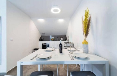 Mlini Villa | Villa Poco Loco-Sea view Apartment with Jacuzzi