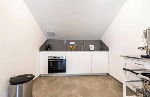 Mlini Villa | Villa Poco Loco-Sea view Apartment with Jacuzzi