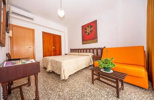 Santa Eulalia del Rio Hotel | HST-STASEU-DB Double Room (3 Guests) - Central Holiday Rooms and Apartment 5 min to the beach