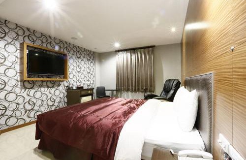 Zuoying District Hotel | Hua Xiang Motel - Arena