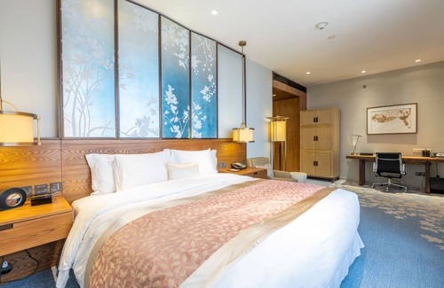 Xuhui Hotel | HUALUXE Shanghai Twelve at Hengshan by IHG