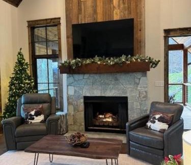 Banner Elk House | Hucklebeary Cabin at Eagles Nest