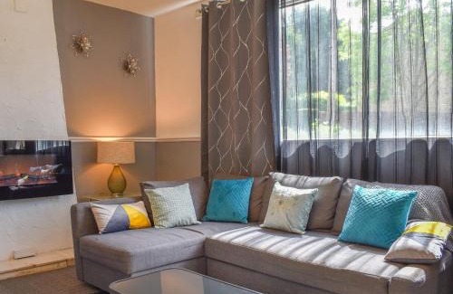 Huddersfield House | Huddersfield House, Wood View