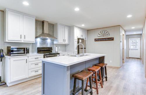 Hudson Oaks House | Hudson Oaks Country Creekside Home Hot Tub and Deck