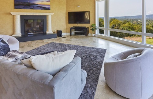 Staatsburg House | Hudson River retreat. Beautiful villa with amazing views near Rhinebeck