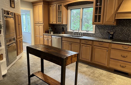Putnam Valley House | Hudson Valley lake front home less than one hour from NYC