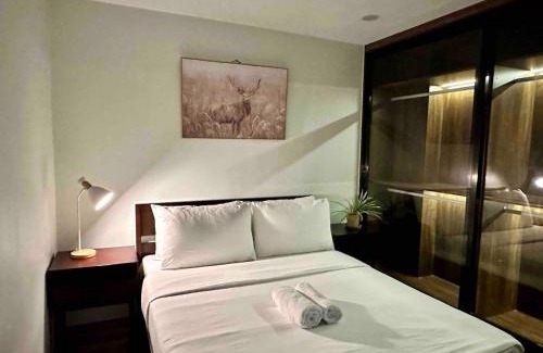 San Lorenzo Apartment | Huge 100-SQM 3BR Loft near Greenbelt Makati