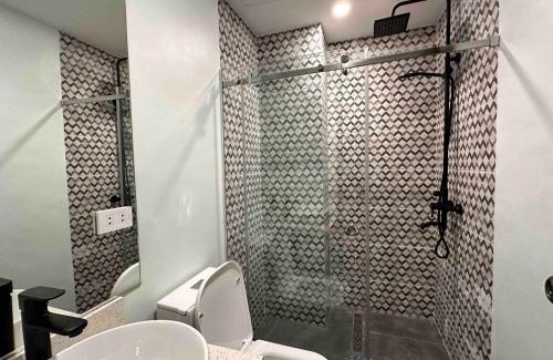 San Lorenzo Apartment | Huge 100-SQM 3BR Loft near Greenbelt Makati