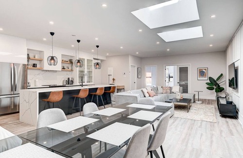 La Petite-Patrie Apartment | HUGE 1376 SQFT apt with rooftop - Plaza St-Hubert