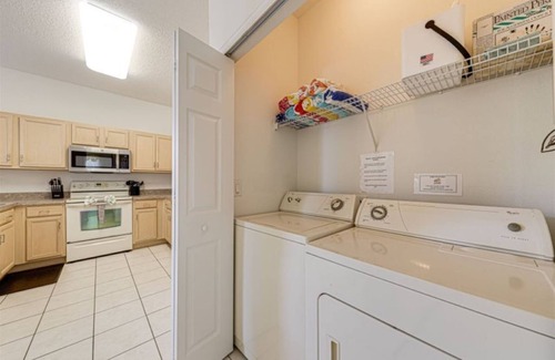 Florida Pines Villa | Huge 4 Bed 4.5 Bath Villa on Corner Plot with Huge South Pool & Spa