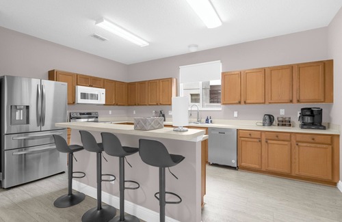 Legacy Park House | Huge 5-bedroom house, Heated Pool/Close to Parks