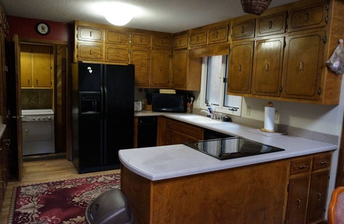 Cashes Valley Cabin | Huge comfortable Creekside Home with Pool Close to Everything, renovated