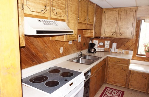 Cashes Valley Cabin | Huge comfortable Creekside Home with Pool Close to Everything, renovated