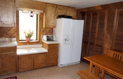 Cashes Valley Cabin | Huge comfortable Creekside Home with Pool Close to Everything, renovated