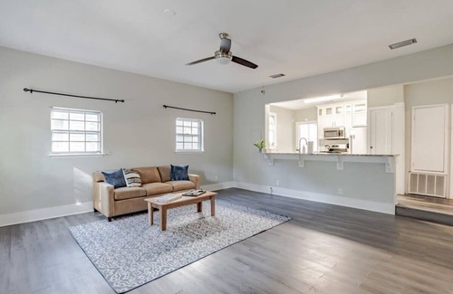 Leinkauf House | Huge Deck & Pool! Near Downtown - Modern Cottage