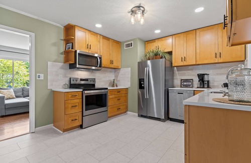 Overland Park House | Huge Entertainment Room + King Suite & 6 TVs!