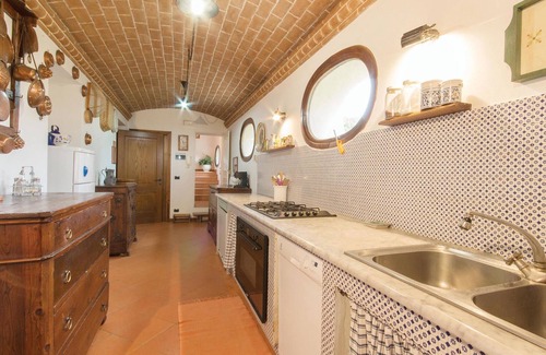 Castiglione del Lago House | Huge estate on Lago Montepulciano.