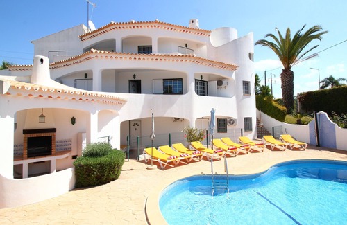 Branqueira Villa | HUGE FAMILY FRIENDLY VILLA, 7 BEDROOMS, PRIVATE POOL, AIRCON, LARGE GARDENS