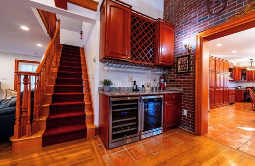 York Harbor House | HUGE family Home! Sleeps 27 comfortably. 3/10 mile from the Beach!