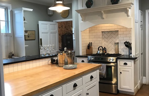 Athens House | Huge home in the heart of 5 pts perfect for UGA Football, Weddings or Graduation
