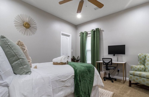 Maumelle House | HUGE home office space Little Rock Jacuzzi Bath
