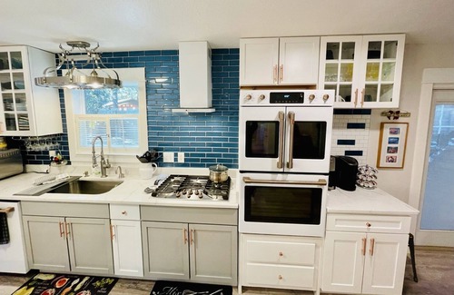 Wright House | HUGE Home with POOL, Sauna, short drive to the BEACH! Sleeps 10 Central Location