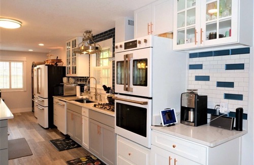 Wright House | HUGE Home with POOL, Sauna, short drive to the BEACH! Sleeps 10 Central Location