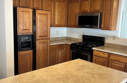 Tucson House | Huge home with ac 20 mins from downtown Tucson /Univeristy /3 mins from airport