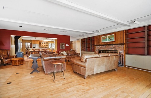 Reading House | Huge Home with Private Pond - Ideal Remote Getaway for Family, Friends & More