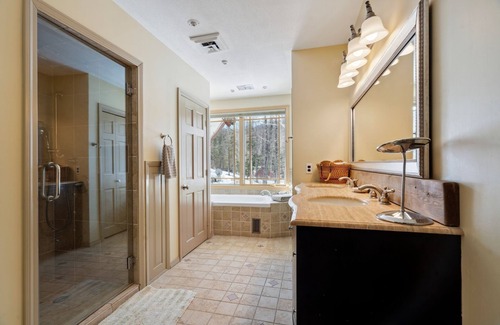 Reading House | Huge Home with Private Pond - Ideal Remote Getaway for Family, Friends & More