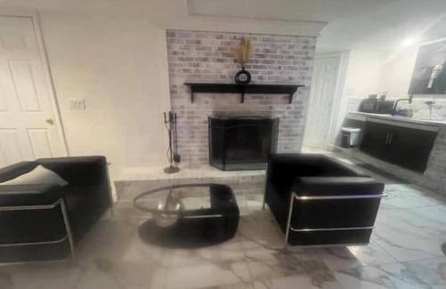 Collier Heights Apartment | HUGE-INTOWN STUDIO SUITEw/fireplace&DbleRainShower