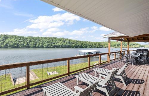 Versailles House | Huge Lakefront Yard, Private Dock - Amazing Views!