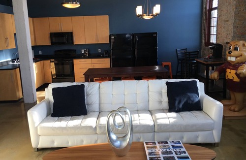 Dinkytown Apartment | Huge Loft U of M Dinkytown