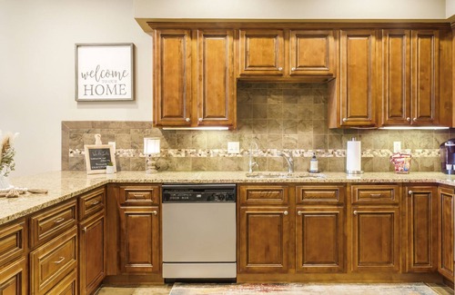 Branson Condo | HUGE LUXURY Condo with Pool! Elevator! Fun! Rec PLEX!12 Min To SDC & TB RK LAKE!