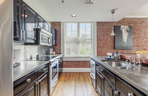 Greenville Downtown Apartment | Huge MAIN ST 2 bd/2 ba Loft, Easy Parking