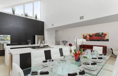 Downtown Fort Lauderdale House | Huge Mansion, Game Room, Heated Pool, City view Rooftop, Walk to Las Olas