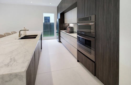 Sailboat Bend House | Huge! Modern, 5 bedroom home with the best backyard in all of FORT LAUDERDALE!