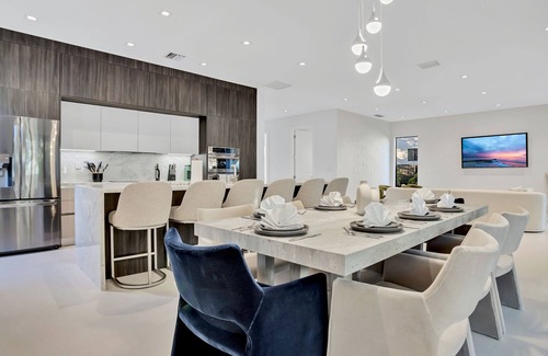 Sailboat Bend House | Huge! Modern, 5 bedroom home with the best backyard in all of FORT LAUDERDALE!