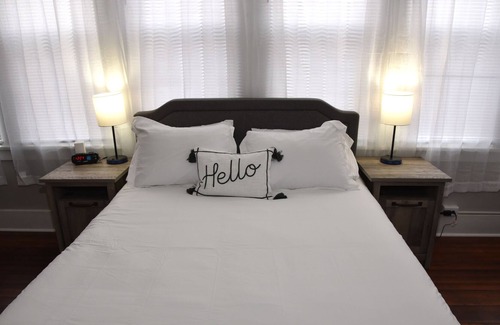 Burlington Apartment | HUGE Pet Friendly 2 Bedroom Apartment Close To Everything In Town!