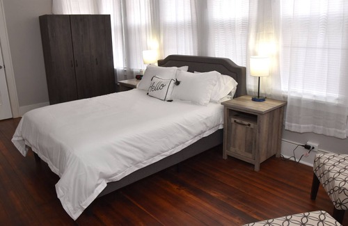 Burlington Apartment | HUGE Pet Friendly 2 Bedroom Apartment Close To Everything In Town!