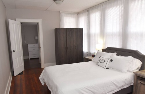 Burlington Apartment | HUGE Pet Friendly 2 Bedroom Apartment Close To Everything In Town!