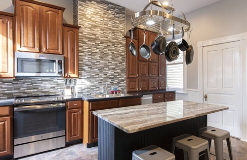 Highlands House | Huge Remodeled Home, Walk to Everything! 5 bedrooms/5 baths with patio and grill
