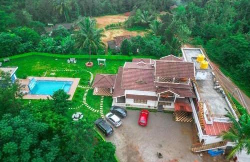 Mudigere Villa | Hulihara Homestay - Pool, 4BH, Home Food, Estate