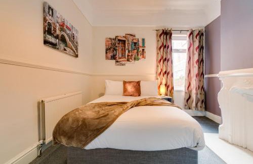 Hull House | Hull Large 4 Bedrooms 8 Beds Home - Close to A63 MKM Stadium & HRI