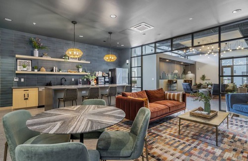 East Liberty Apartment | HULU+GYM+PARKING Near Universities|Shopping|UPMC