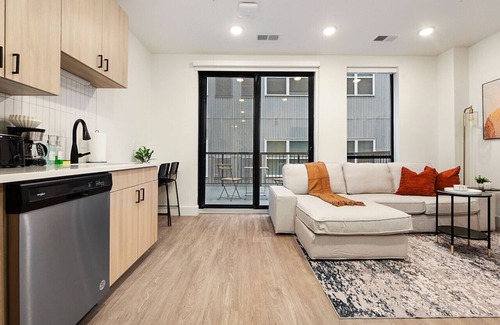 East Liberty Apartment | HULU+PARKING+GYM Near Universities|UPMC|Shopping